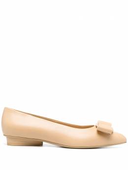 Salvatore Ferragamo: Бежевые балетки  Viva