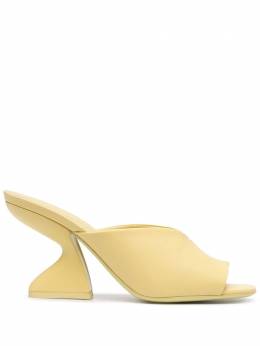 Salvatore Ferragamo: Жёлтые сандалии 