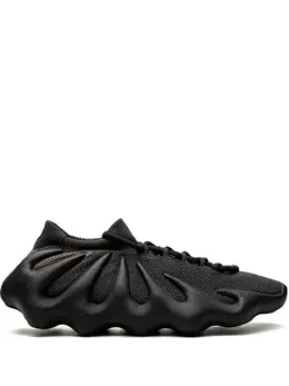 adidas YEEZY: Тёмные кроссовки 