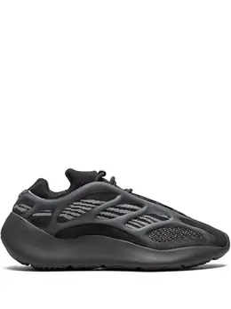 adidas YEEZY: Тёмные кроссовки 