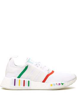 adidas: Белые кроссовки  NMD_R1