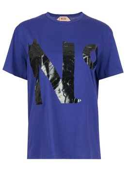 No21: Фиолетовая футболка 