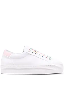 Chiara Ferragni: Белые кроссовки  Eyestar