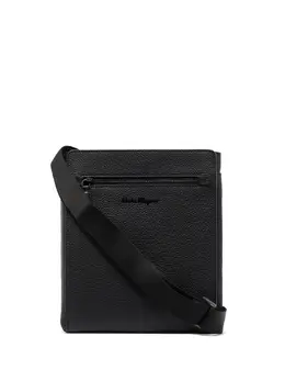 Salvatore Ferragamo: Чёрная сумка через плечо 
