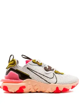 Nike: Белые кроссовки  React Vision