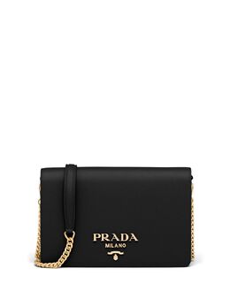 Prada: Чёрная сумка 