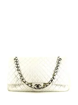 Chanel Pre-Owned: Серебристая сумка 