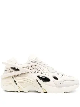 Raf Simons: Белые кроссовки  Cylon 21