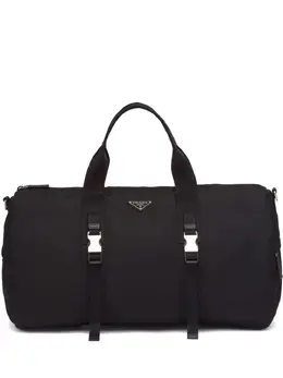 Prada: Чёрная спортивная сумка 