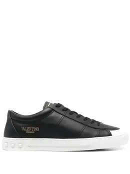 Valentino Garavani: Чёрные кроссовки 