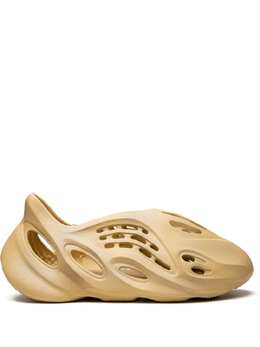 adidas: Кроссовки 