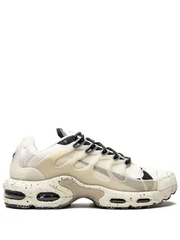 Nike: Бежевые кроссовки  Plus