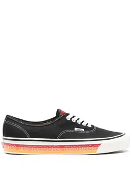 Vans: Чёрные кроссовки 