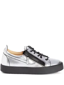 Giuseppe Zanotti: Серебристые кроссовки  Gail