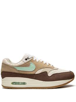 Nike: Бежевые кроссовки  Air Max 1