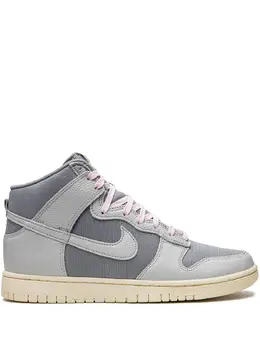 Nike: Светлые кроссовки  Retro