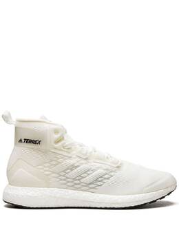adidas: Белые кроссовки  Terrex Free Hiker