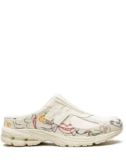 New Balance: Бежевые кроссовки  2002R