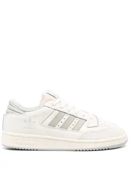 adidas: Белые кроссовки 