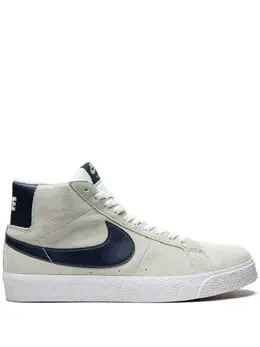 Nike: Светлые кроссовки  SB Zoom Blazer Mid