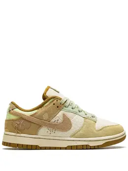 Nike: Яркие кроссовки  Dunk Low