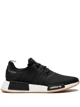 adidas: Чёрные кроссовки  Primeblue