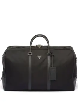 Prada: Чёрная спортивная сумка 