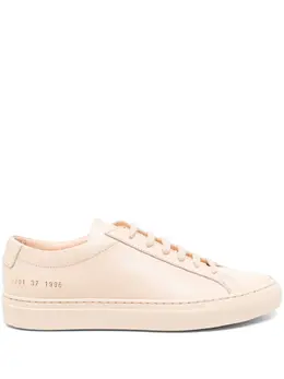 Common Projects: Светлые кроссовки 