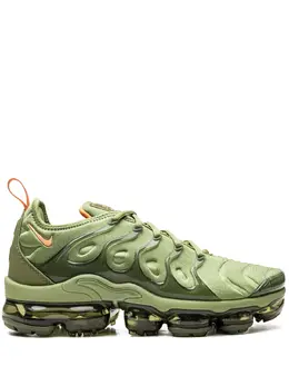 Nike: Оранжевые кроссовки  Air Vapormax Plus