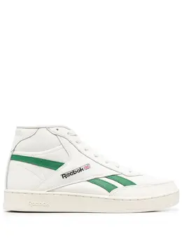 Reebok: Белые кроссовки  Club C 85