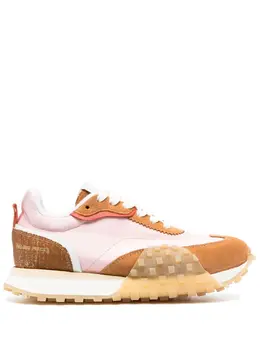 Filling Pieces: Светлые кроссовки 
