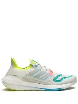 adidas: Белые кроссовки  UltraBoost
