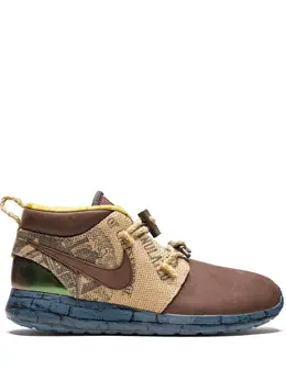 Nike: Коричневые кроссовки  Roshe Run