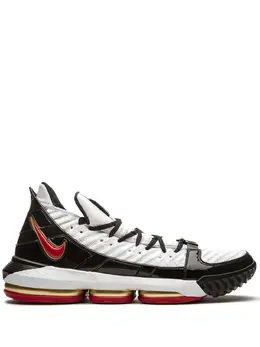 Nike: Белые кроссовки  Lebron 16