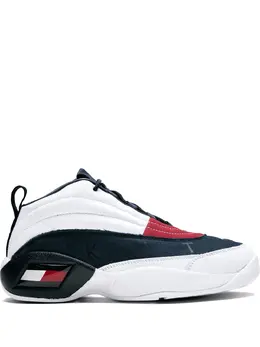 Fila: Белые кроссовки 