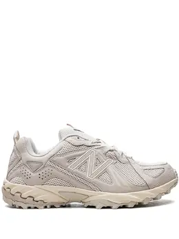 New Balance: Светлые кроссовки 