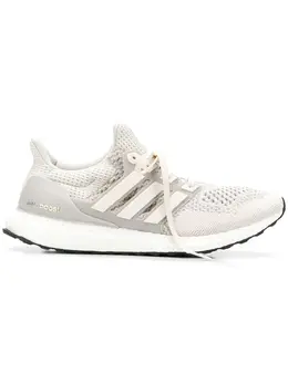 Adidas: Белые кроссовки  UltraBoost LTD