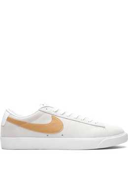 Nike: Белые кроссовки  Blazer Low