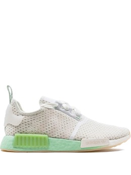adidas: Белые кроссовки  NMD_R1