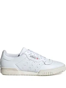 Adidas: Белые кроссовки  Powerphase