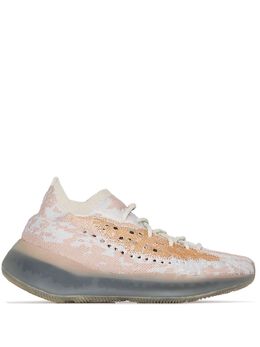 Adidas Yeezy: Светлые кроссовки 