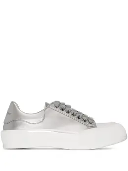 Alexander McQueen: Серебристые кроссовки  Deck Plimsoll