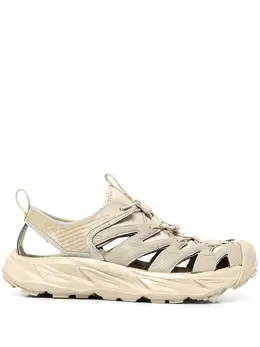 Hoka One One: Бежевые кроссовки 