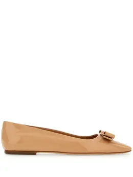 Ferragamo: Бежевые балетки  Vara Bow
