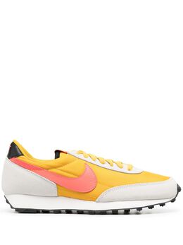 Nike: Тёмные кроссовки  Daybreak