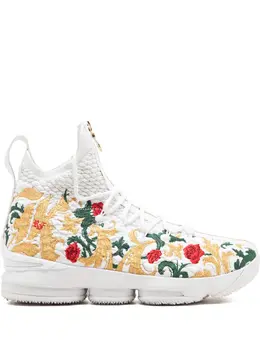 Nike: Белые кроссовки  Lebron 15