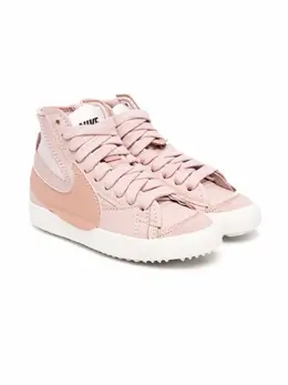 Nike: Светлые кроссовки  Blazer Mid 77