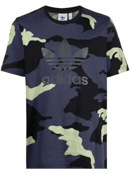 adidas: Футболка с принтом 