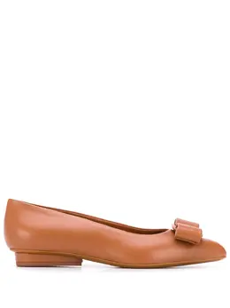Salvatore Ferragamo: Коричневые балетки  Vara Bow