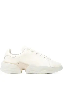 Adidas: Белые кроссовки 